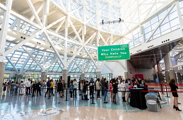 LA Art Show 2022 Draws Crowds of Masked Art Lovers and Generates Great Sales!